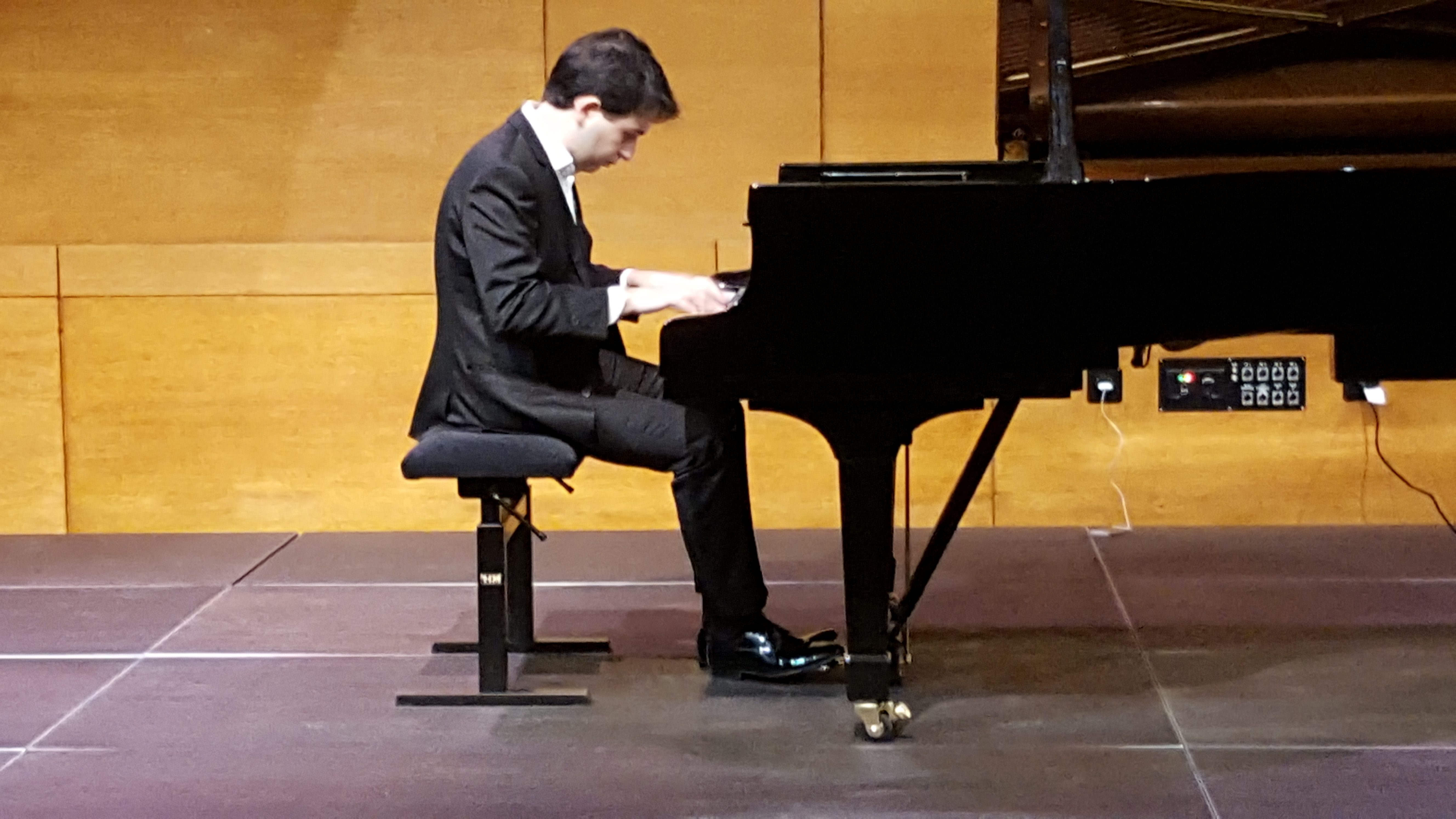 Luka Okros in Biel